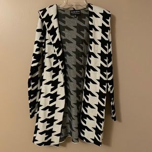 Frank Lyman houndstooth sweater with hood